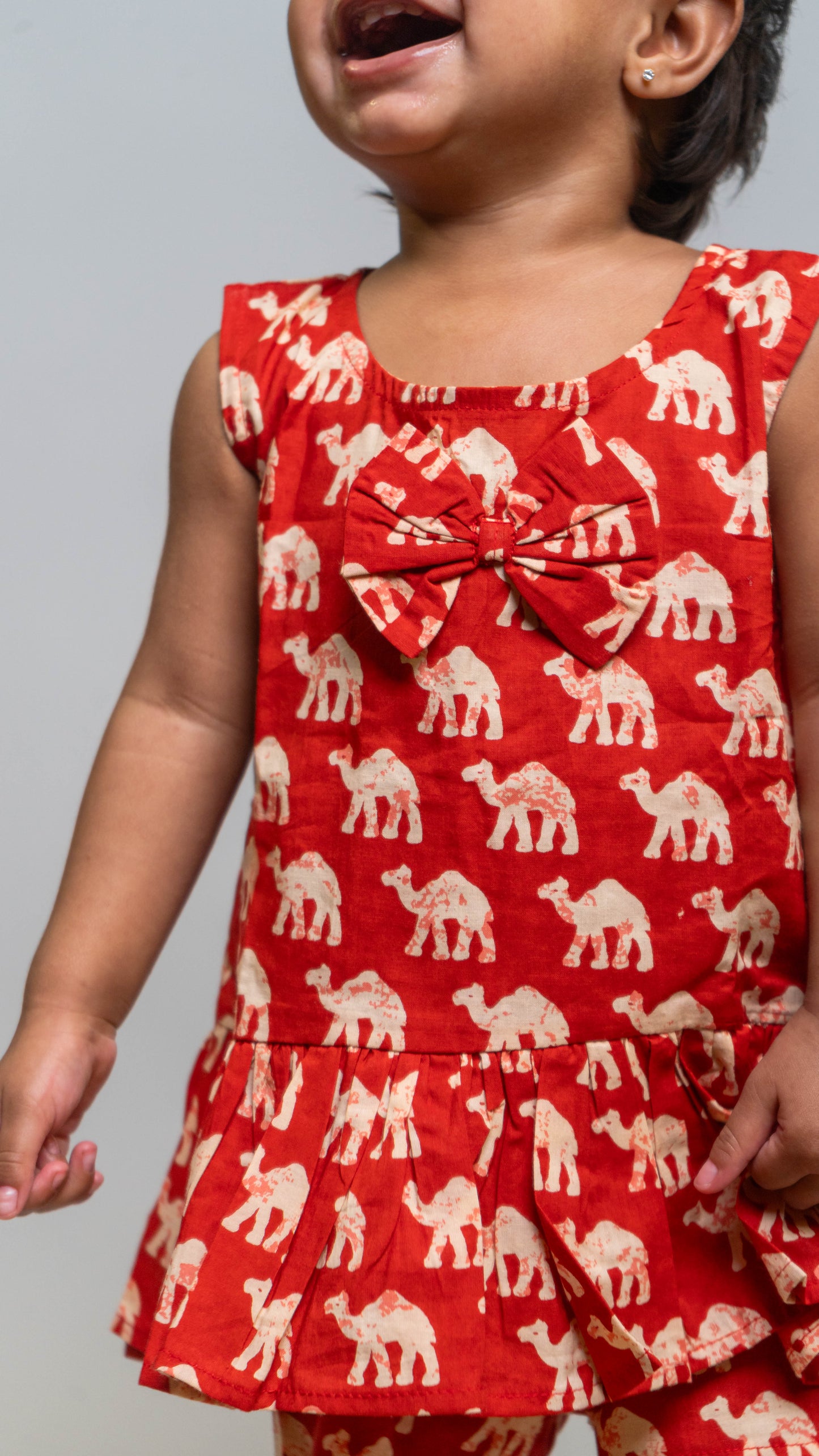 Red Camel Bow Pattern Set