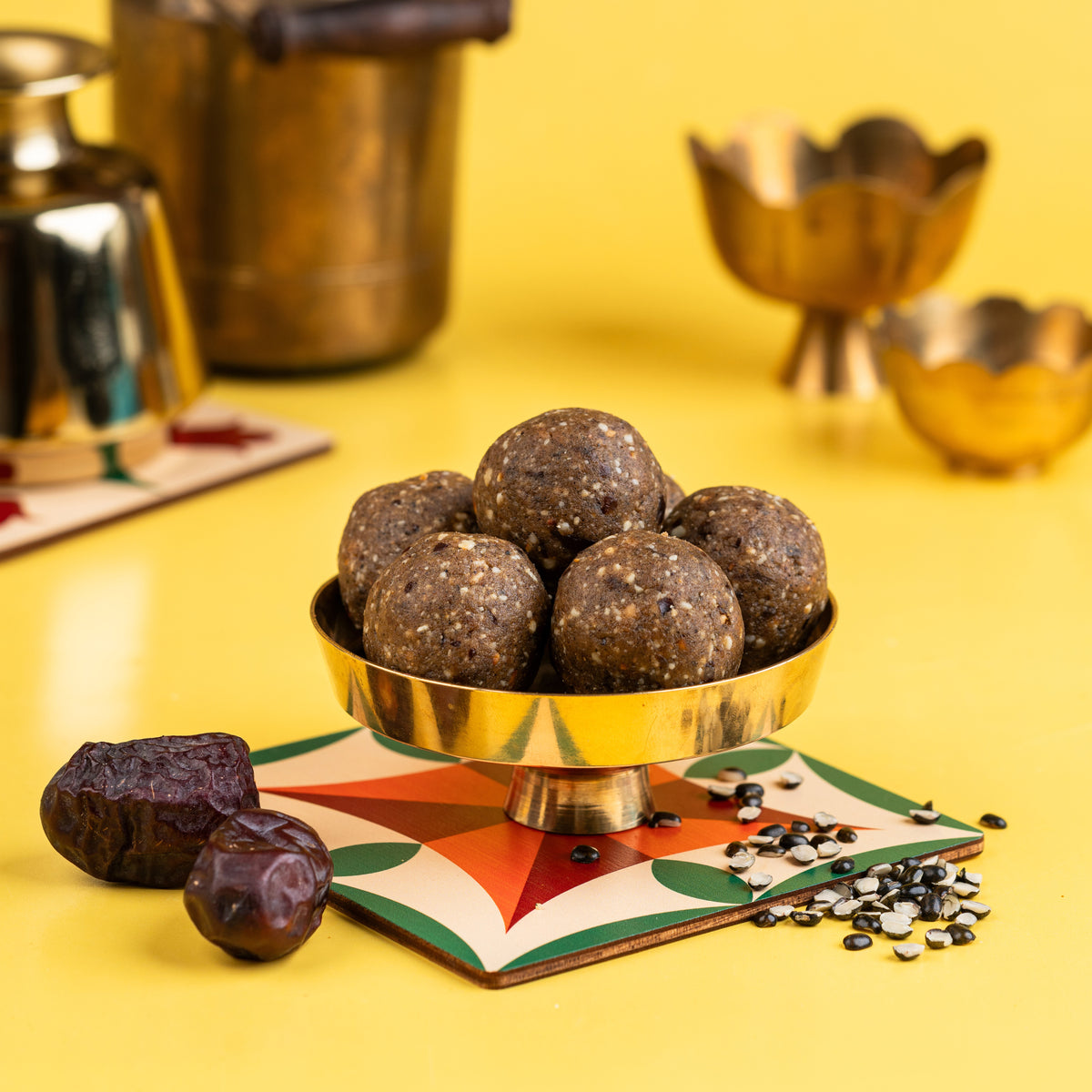 Black Urad dal & Dates Ladoo (Karuppu Ulundhu)
