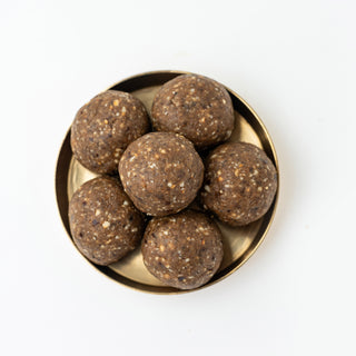 Black Urad dal & Dates Ladoo (Karuppu Ulundhu)
