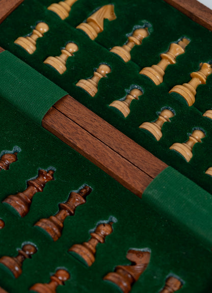 Foldable Magnetic Chess Set