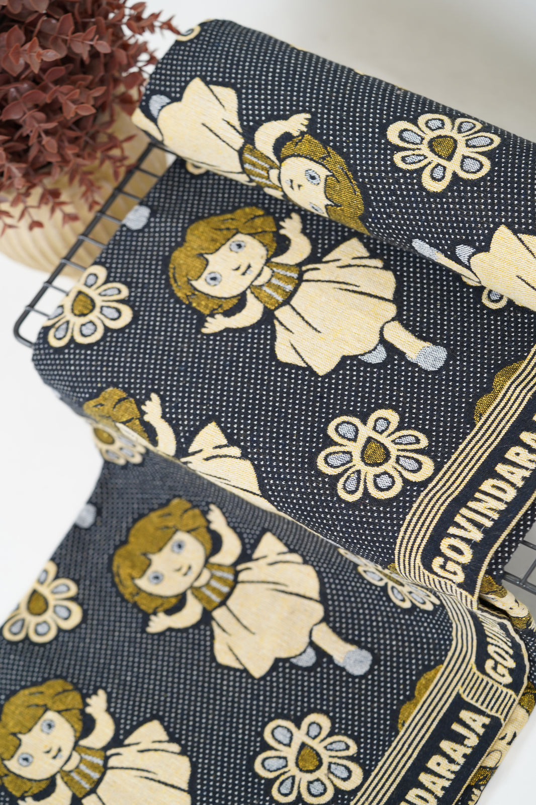 G. Raja Chennimalai Bedsheet Black Dora