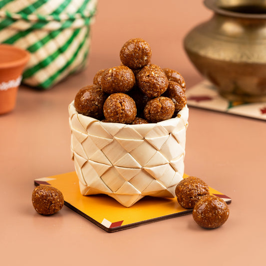 Kamarcut Peanut (Peanut Jaggery Balls)