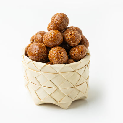 Kamarcut Peanut (Peanut Jaggery Balls)