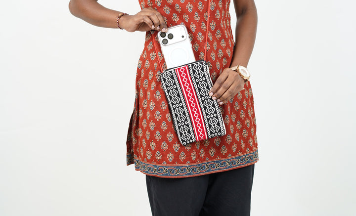 TODA Embroidery Mobile pouch - Sling
