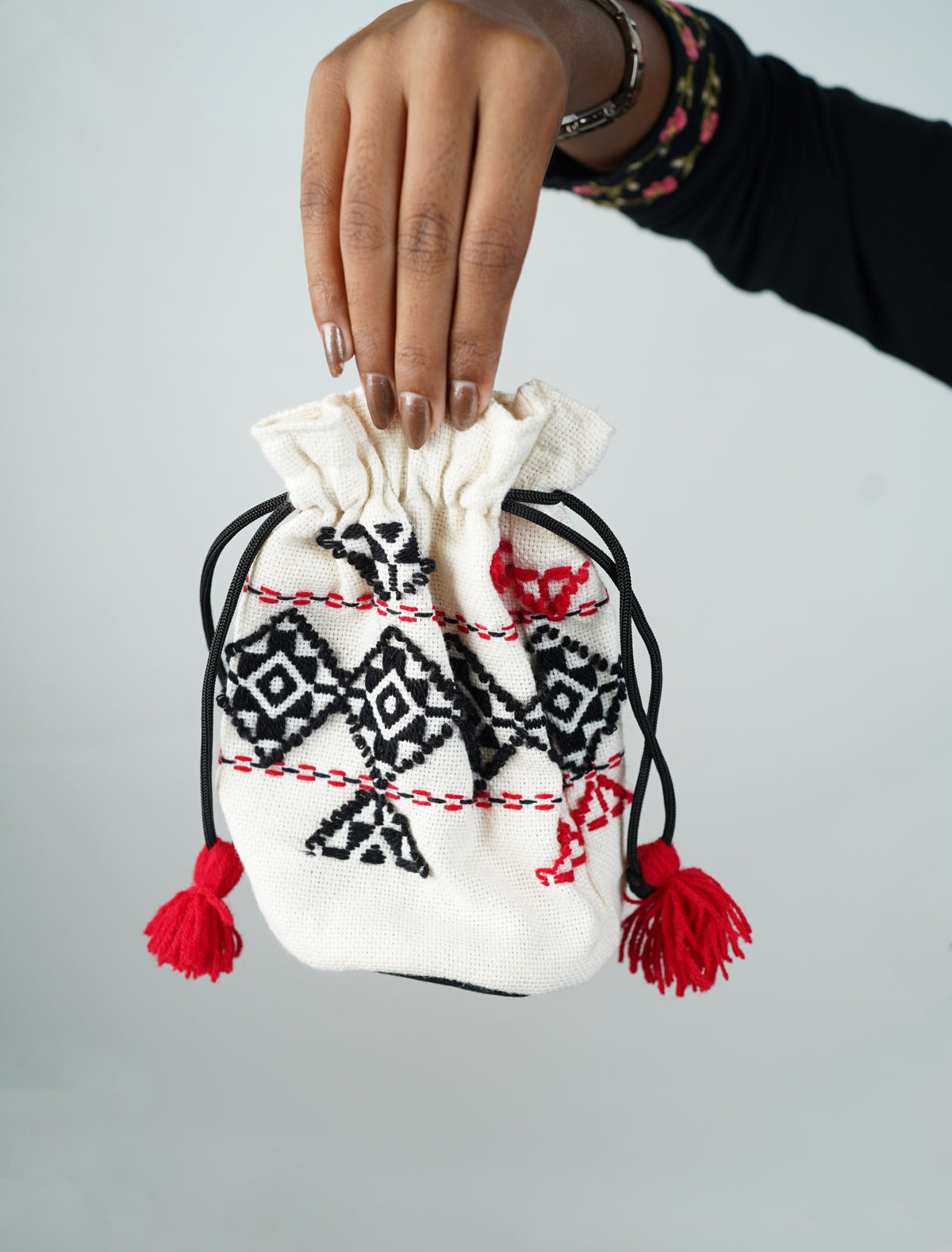 TODA Embroidery Potley pouch