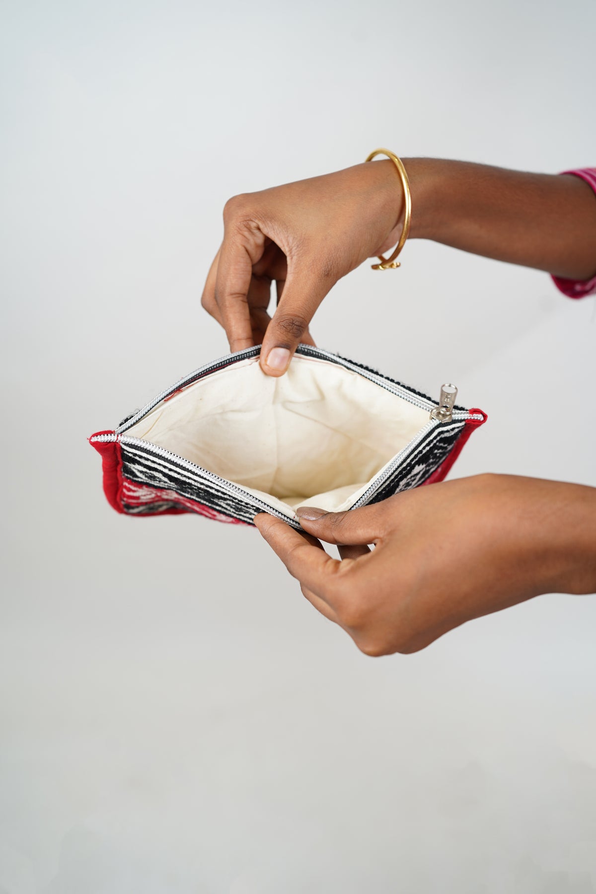 TODA Embroidery Handy Purse